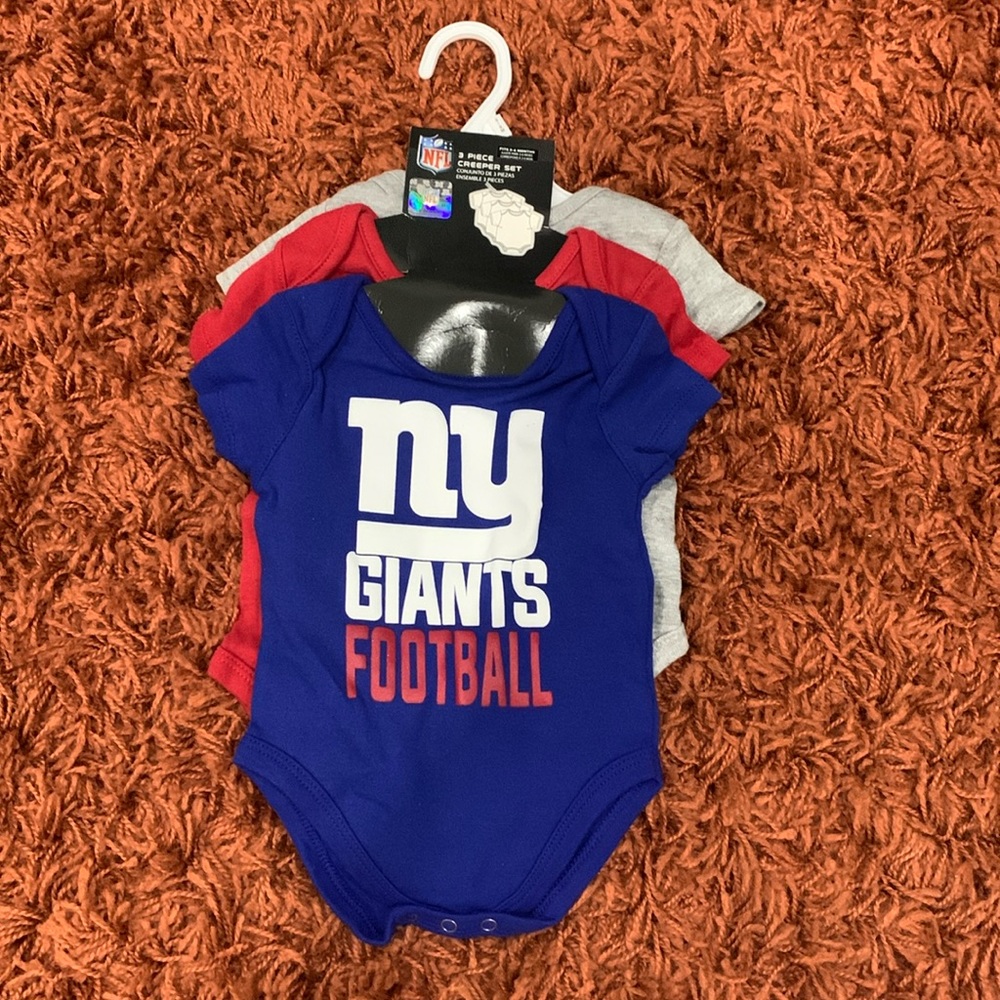 Official NFL Giants 3 piece onesie set NWT size 3/6 months
